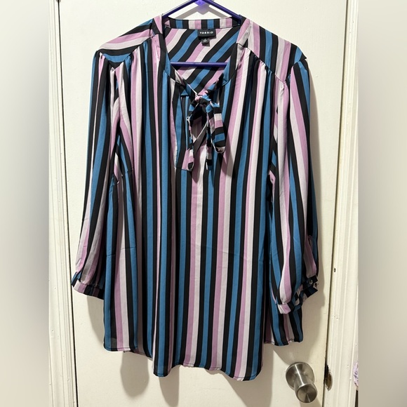 Torrid Women's Georgette Stripe Bow Tie Front Lightweight Blouse Top Sz 2 - Picture 1 of 5